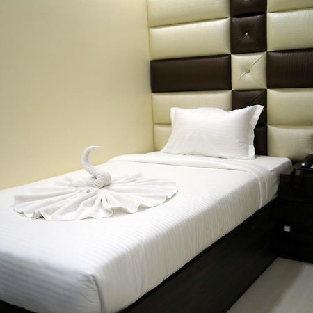 Hotel Silver Arcade Māldah Kültér fotó