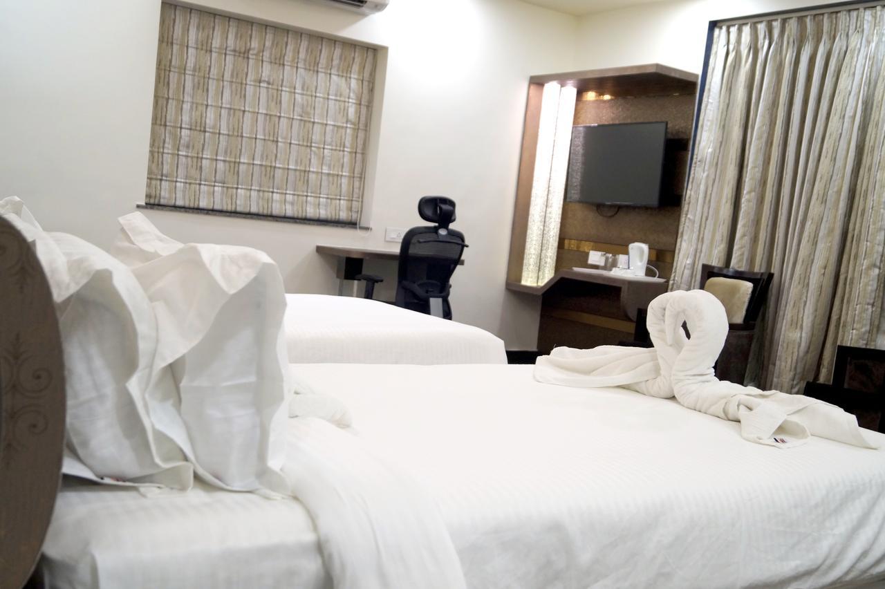 Hotel Silver Arcade Māldah Kültér fotó