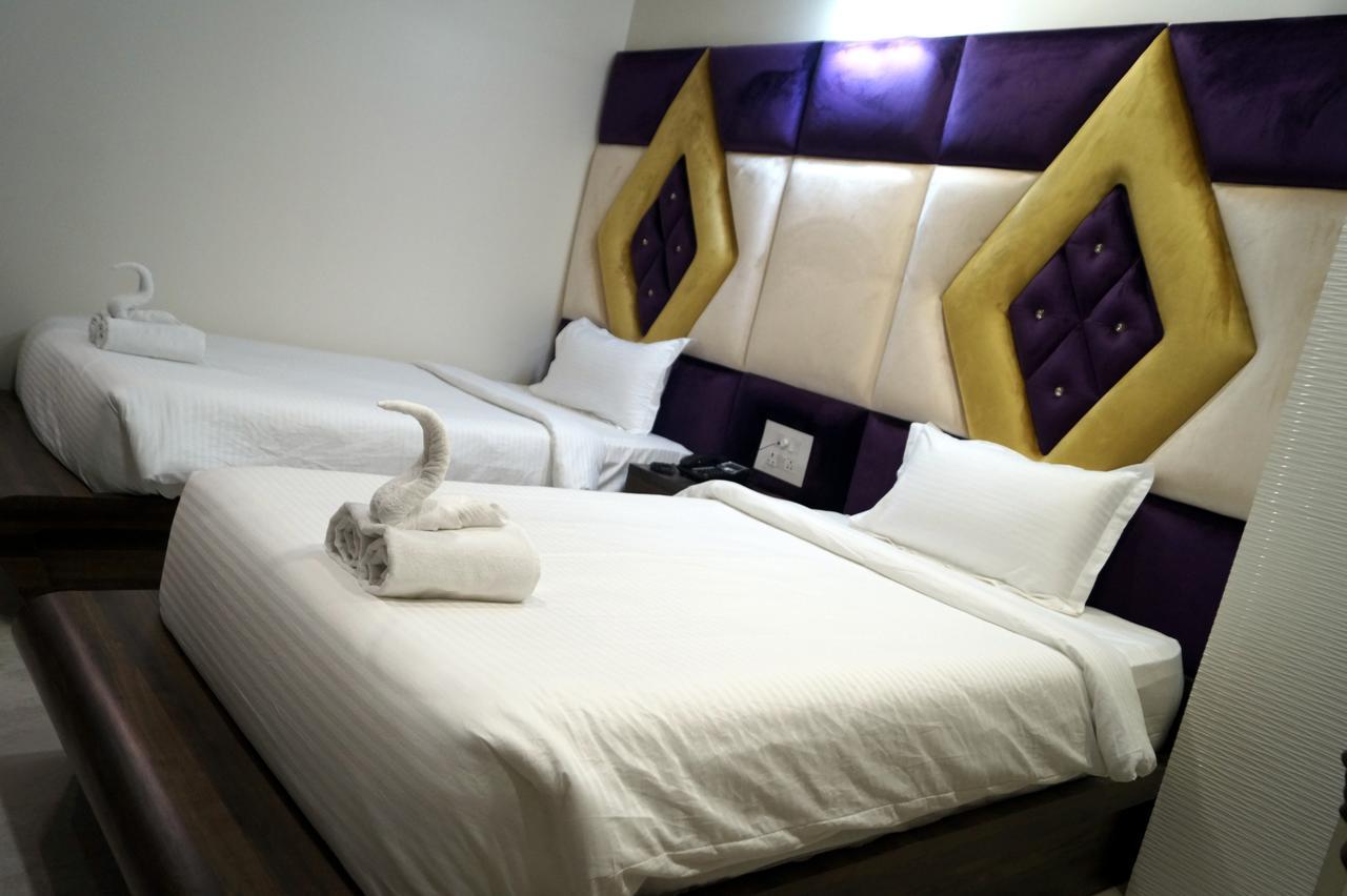 Hotel Silver Arcade Māldah Kültér fotó
